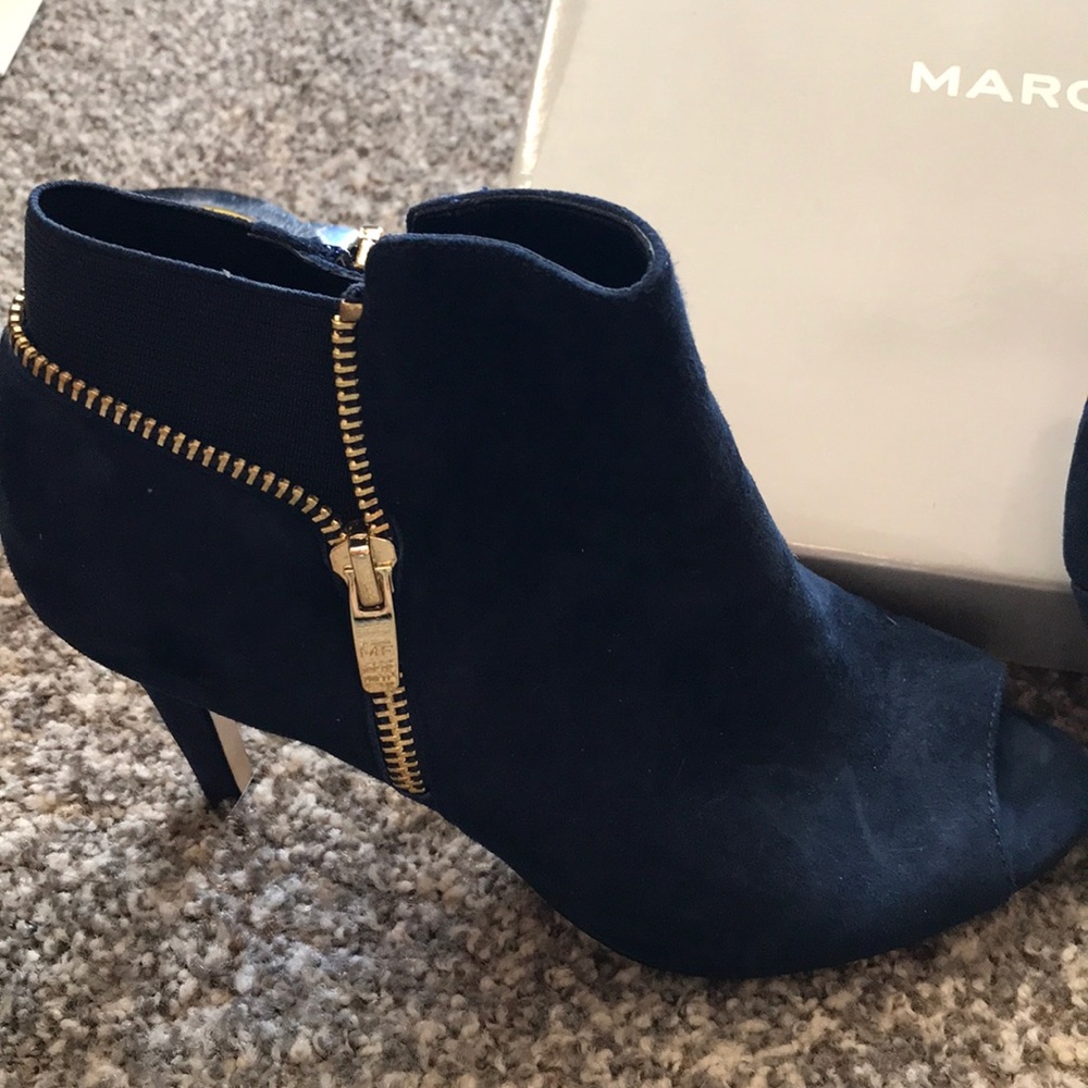 Marc Fisher open toe navy booties sz. 7